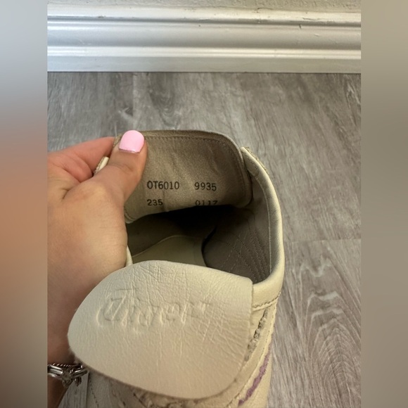 Onitsuka Tiger OT6010 Leather Sneakers - Picture 14 of 16